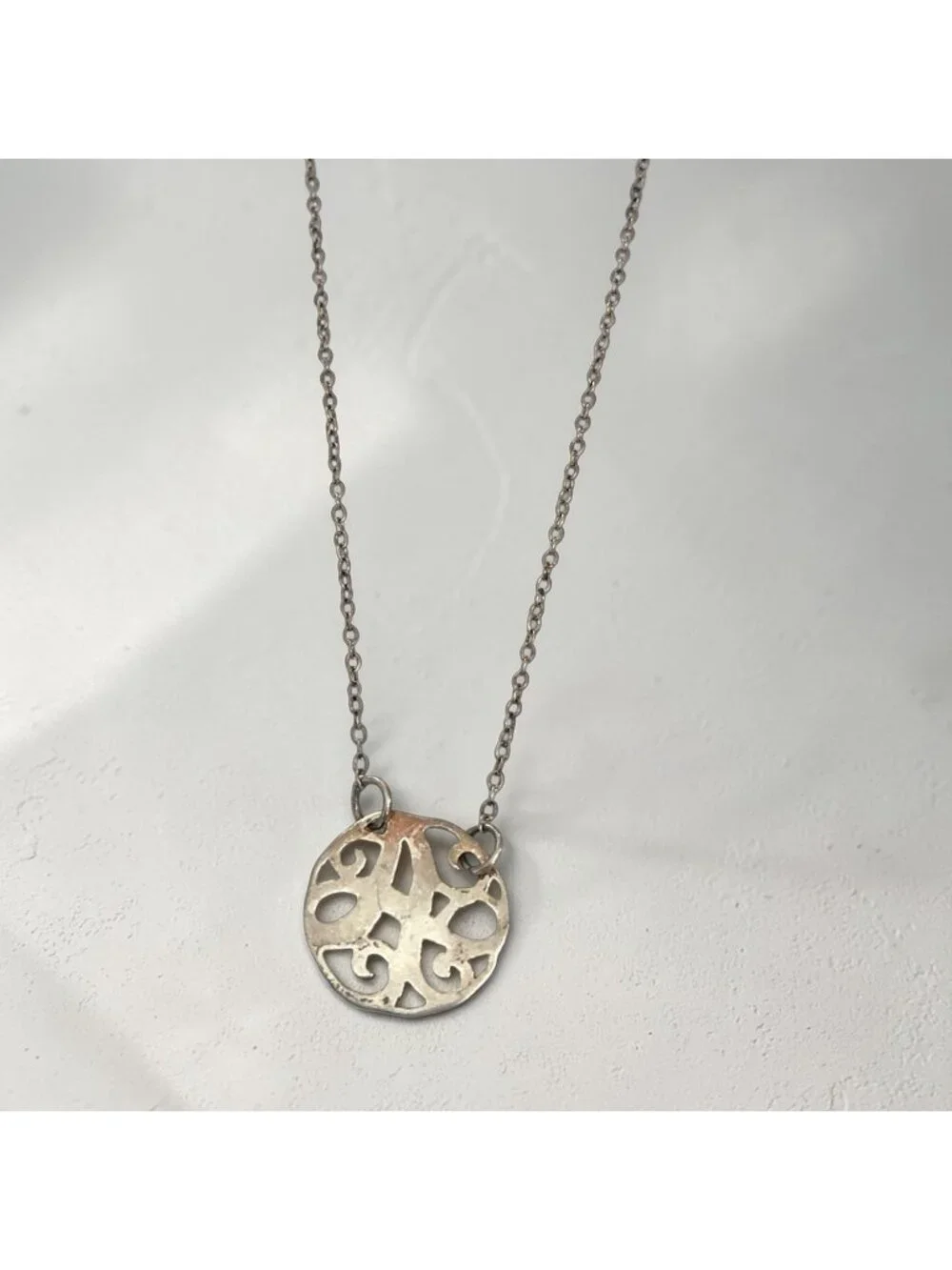 Sterling Silver In Abstract Filigree Circle Pendant Necklace 17
